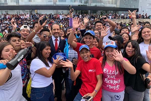 BUAP: el rector Esparza Ortiz dio la bienvenida a más de 20 mil estudiantes de nuevo ingreso