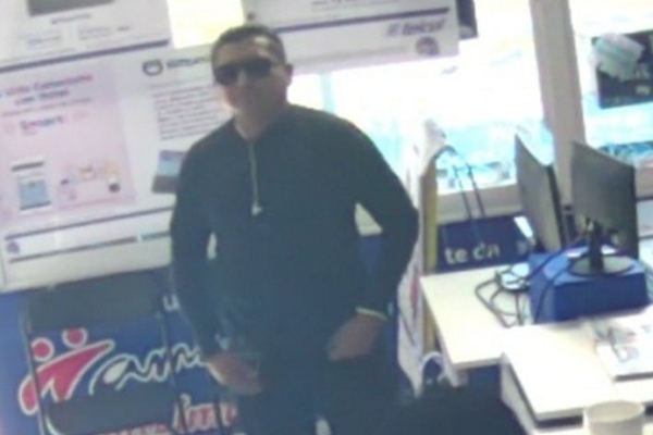 Empistolados saquearon tienda Telcel en Villa Floresta