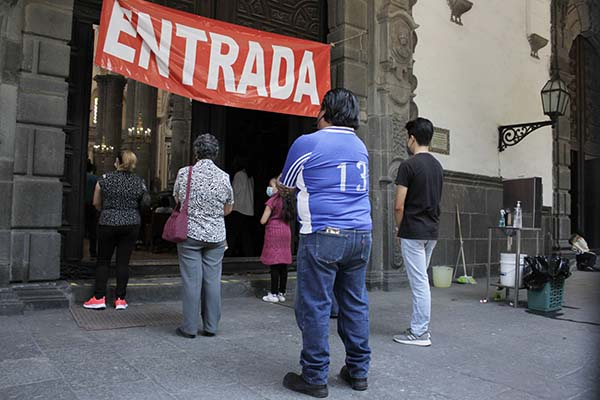Arzobispo de Puebla pide a vacunados seguir cuidándose