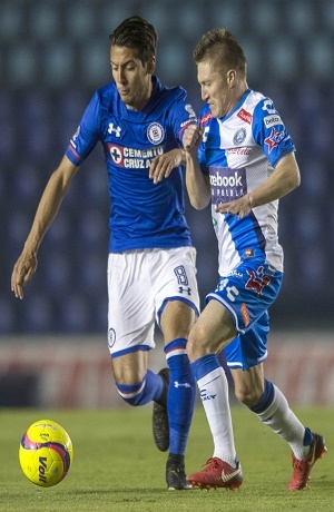Club Puebla visita al Cruz Azul en el Azteca