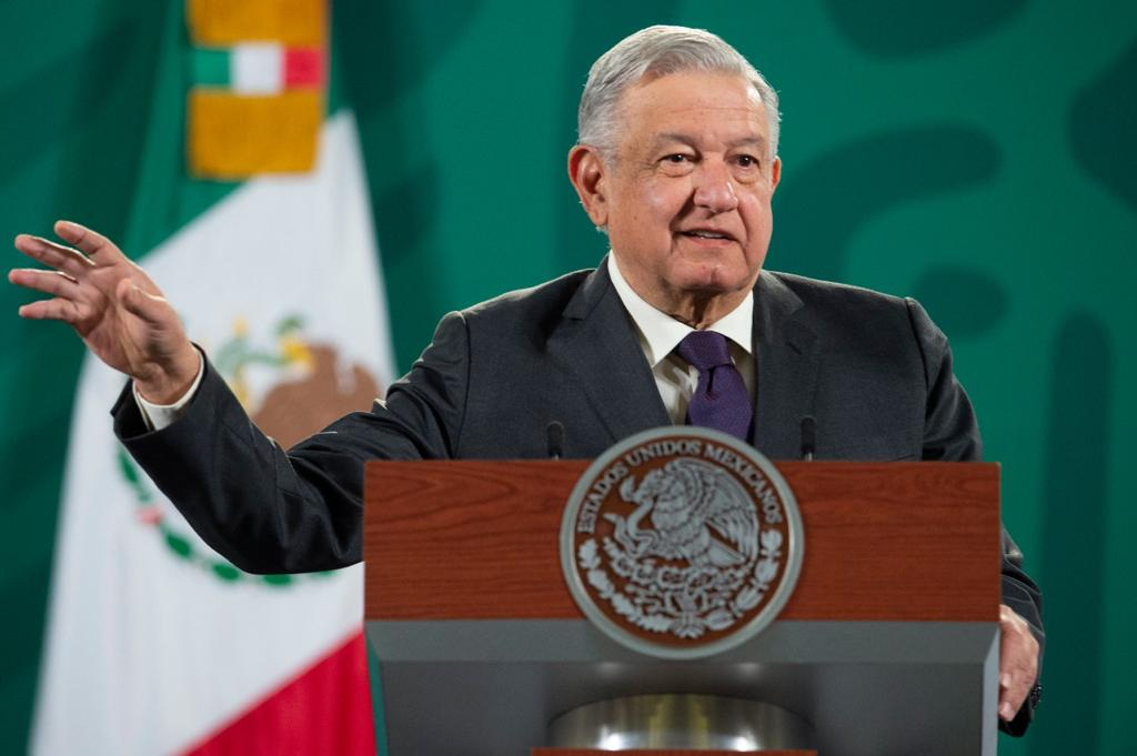 “Ya chole”, dice AMLO a feministas opositoras a Salgado Macedonio