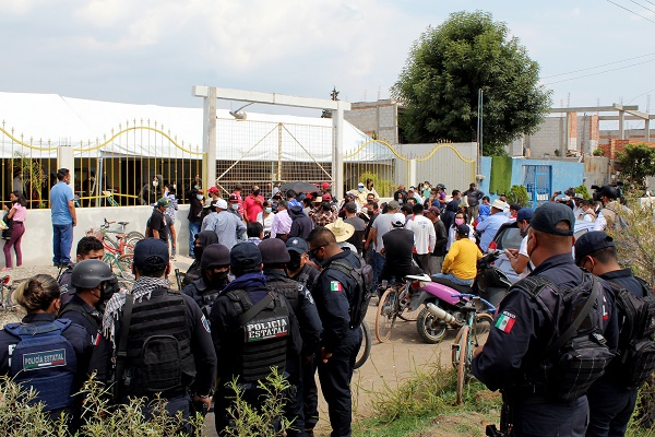 VIDEO: Denuncian balacera y retienen a pareja por compra de votos en Coronango