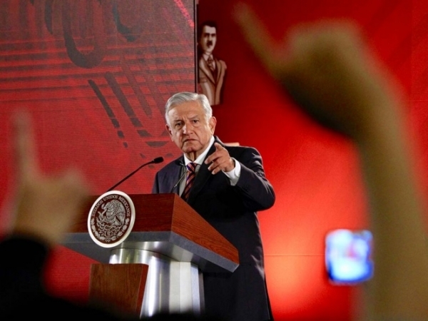 AMLO evita tirar línea sobre candidatura de Morena en Puebla