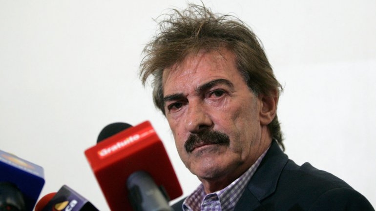 Lavolpe se niega a prueba del polígrafo ante demanda de podóloga de Chivas