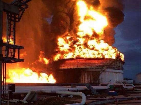 Al menos 19 afectados por incendio en refinería de Pemex