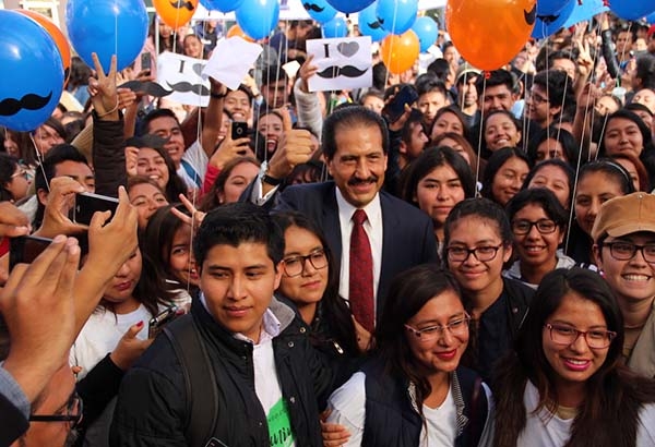 “Vamos por más”, dice Alfonso Esparza al arrancar campaña en la BUAP