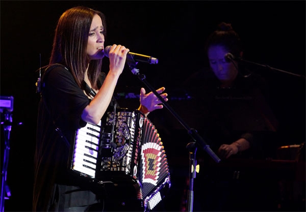 Julieta Venegas y Ana Victoria comparten escenario del CCU BUAP