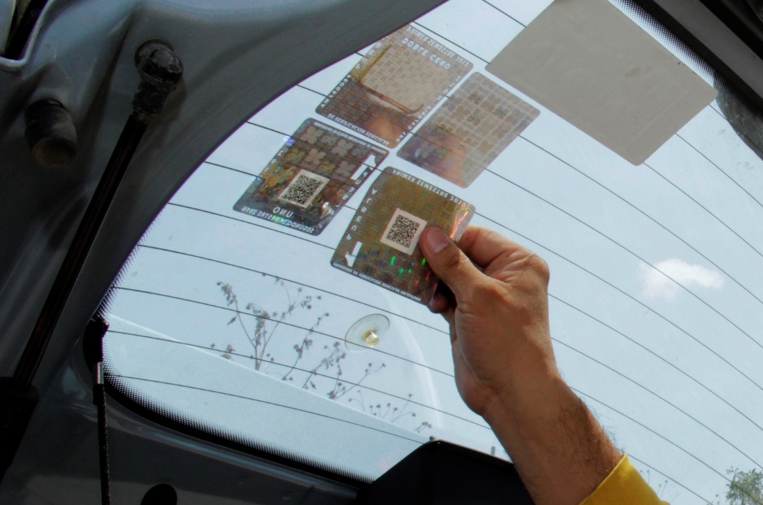 Detectan anomalías en entrega de hologramas en verificentros de Puebla