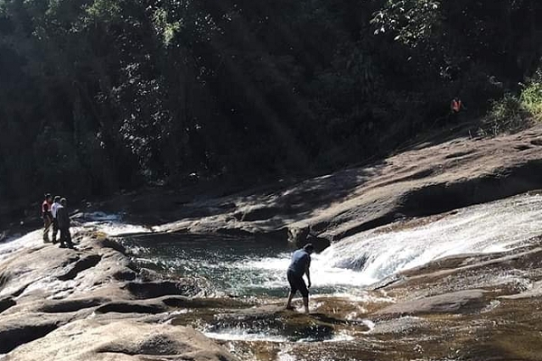 Mueren vacacionistas de Morelos ahogados en Cuetzalan