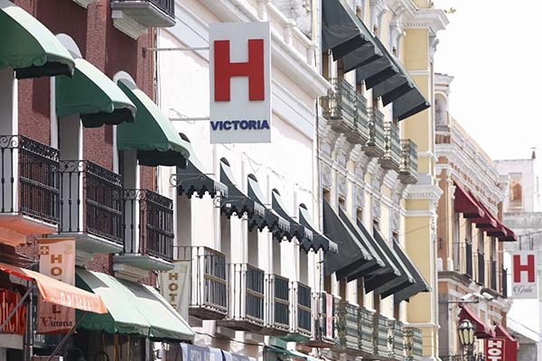 Hoteleros exigen que se regulen aplicaciones de hospedaje en Puebla