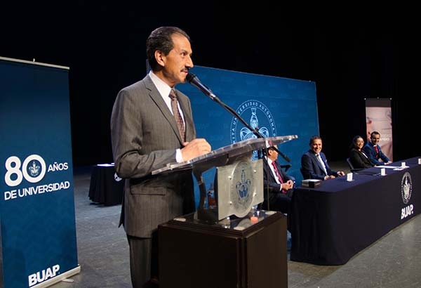 Rector de la BUAP asiste a graduación de la Preparatoria “Emiliano Zapata”