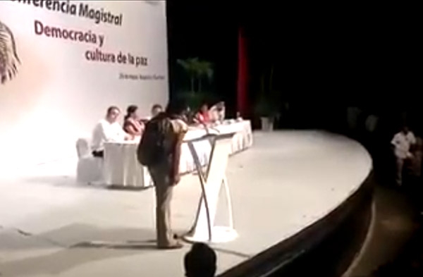 Indígena reprocha a Rigoberta Menchú que pida el voto en Guerrero