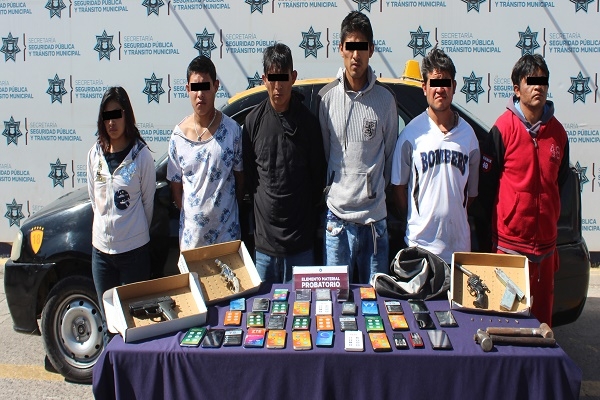 Detuvieron a seis asaltantes de Elektra Xilotzingo en la colonia SNTE
