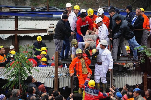 Sube a 245 cifra de muertos por accidente en mina de Turquía