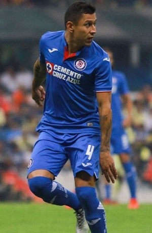 Chivas tiene en la mira a “El Cata” Domínguez, emblema de Cruz Azul
