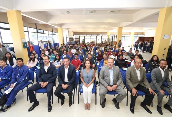 Dinorah López de Gali inaugura el foro “Jóvenes comprometidos con Puebla”