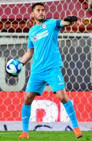 Chuy Corona es baja de Cruz Azul por fractura; se pierde el inicio de la liga