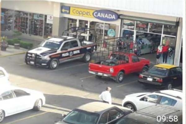 Mandos policiacos protegidos por Karina Pérez, venden protección a cadenas comerciales: colonos de Zapata