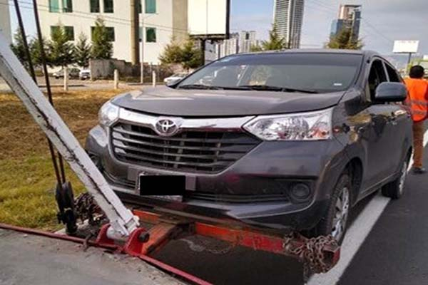 Detienen dos taxis pirata en la Vía Atlixcáyotl