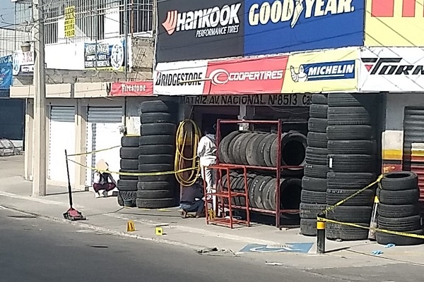 Matan a dueño de llantera y dejan heridos a dos más en Arboledas de Loma Bella