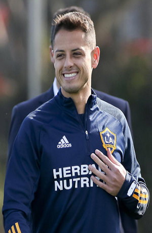 Chicharito revela que recibió llamada de Diego Cocca