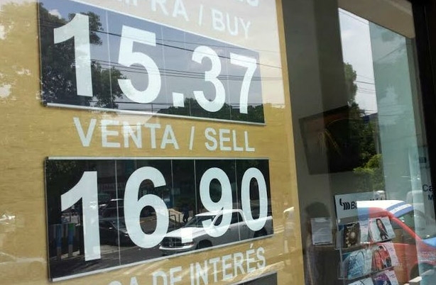 Banco de México vende 250 millones de dólares para salvar al peso