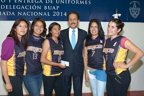 Rector abandera a deportistas de la Universiada Nacional BUAP 2014