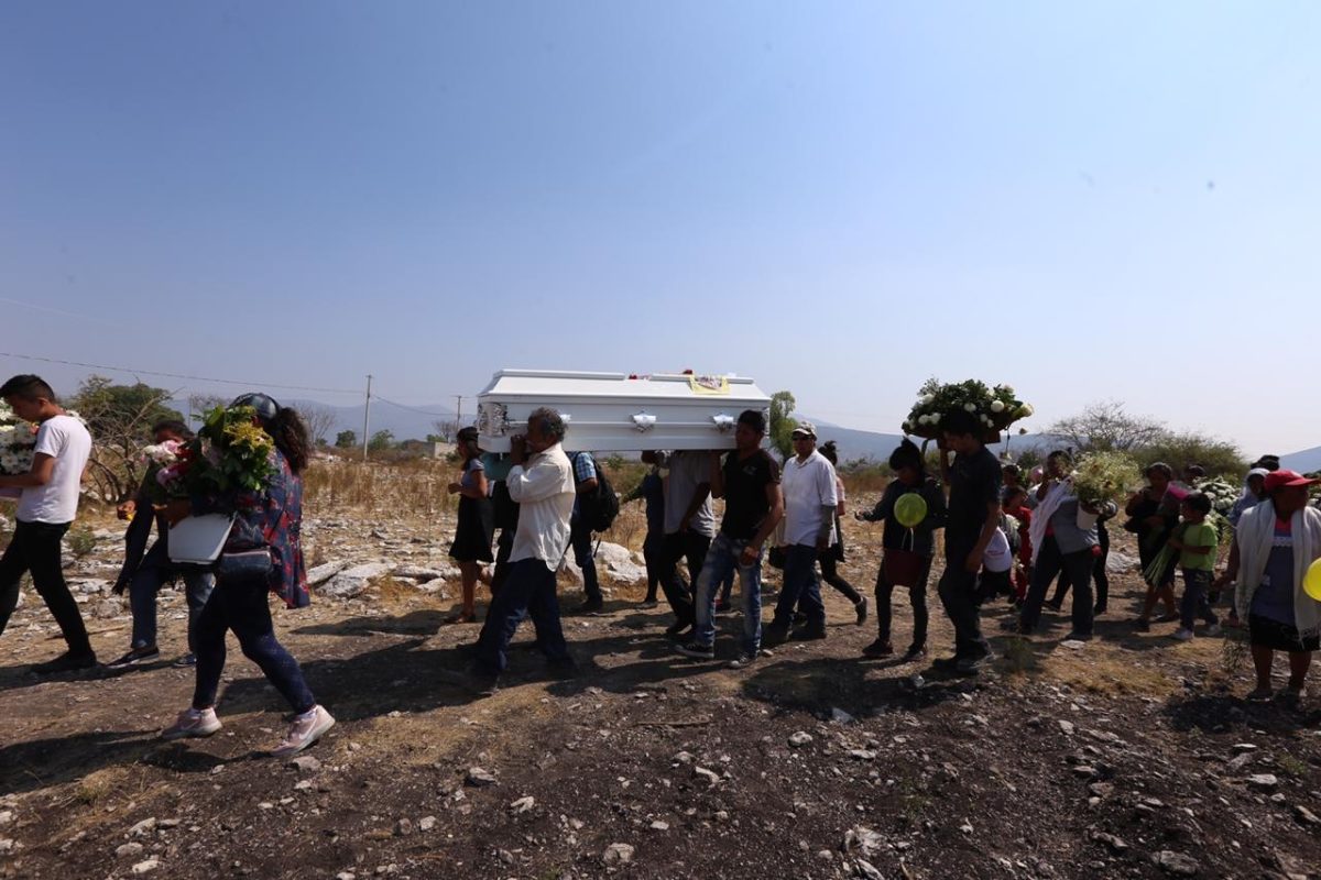 Sepultan en Huatlatlauca, Puebla, a joven asesinada en CCH Oriente
