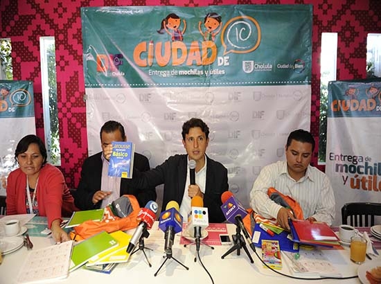 Recibirán 16 mil alumnos de San Pedro Cholula mochila y útiles escolares