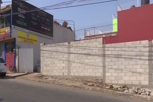 Roban 10 vehículos en estacionamiento falso de la Feria de Puebla