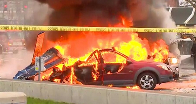 FOTOS: Helicóptero cae en centro de Seattle; reportan dos muertos