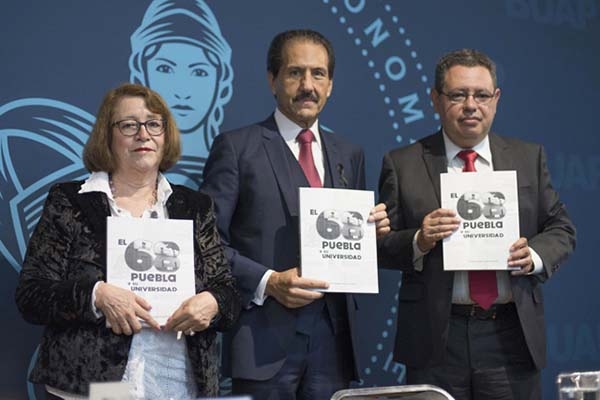 Esparza Ortiz presenta el libro “El 68 en Puebla y su universidad” de la historiadora Gloria Tirado Villegas
