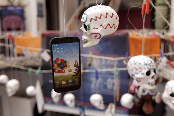 Creador de efectos visuales en Hollywood monta ofrenda en Puebla