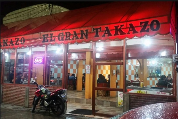 Asaltaron a comensales del Gran Takazo en Prolongación Reforma Sur