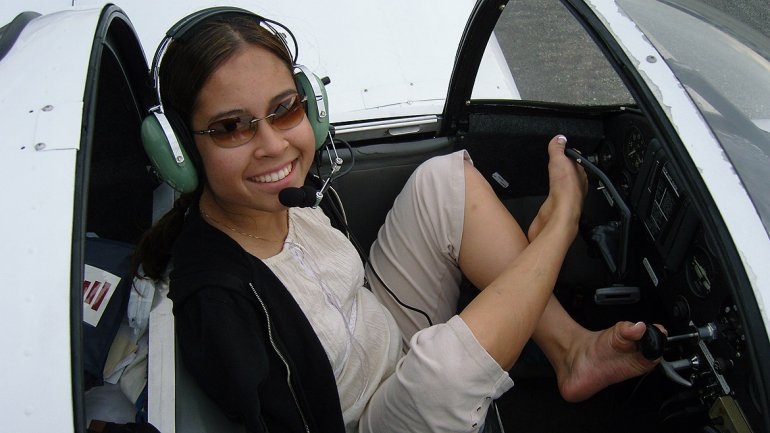 Conoce Jessica, la primera mujer piloto sin brazos