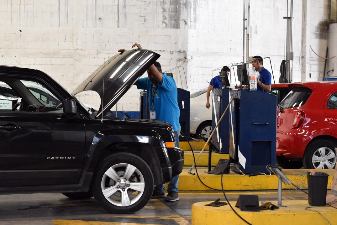 Casi 3 mil pesos de multa por no verificar en Puebla