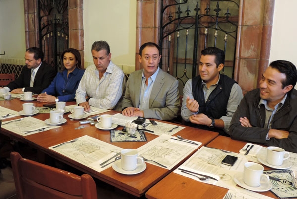 Panistas de Puebla celebran triunfo de Madero en debate