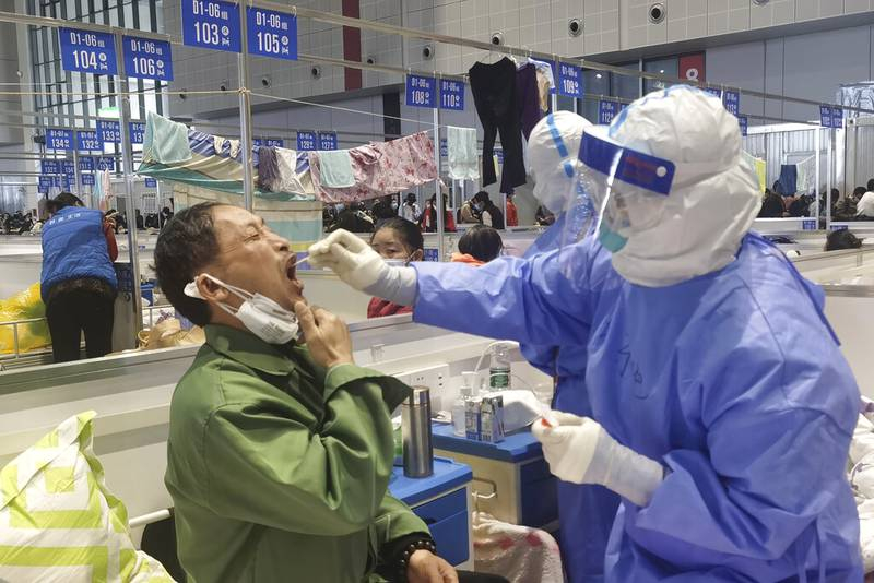 OMS: a la baja contagios y muertes por COVID a nivel mundial