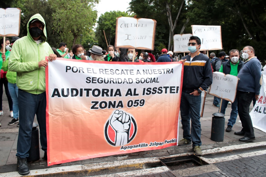Maestros exigen auditoría al ISSSTEP por retraso en pago de jubilaciones