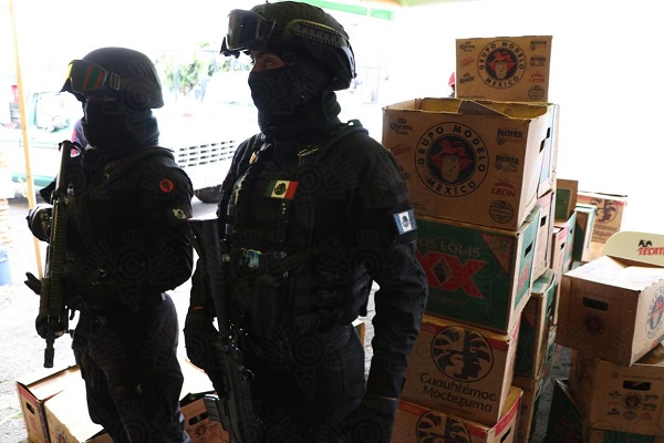 SSP decomisa 964 botellas de cerveza en negocios de micheladas del mercado Morelos