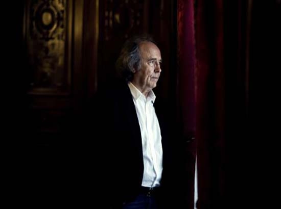 Serrat cumple 50 años sobre los escenarios