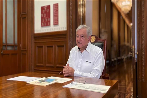 Con récord de contagios, AMLO afirma que pandemia “va a la baja”