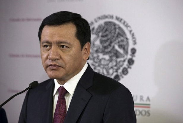 Osorio Chong se reúne con padres de 43 normalistas de Ayotzinapa