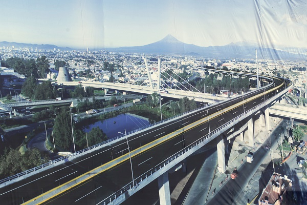 Reportan ola de asaltos a camiones de mercancía en segundo piso de autopista México-Puebla