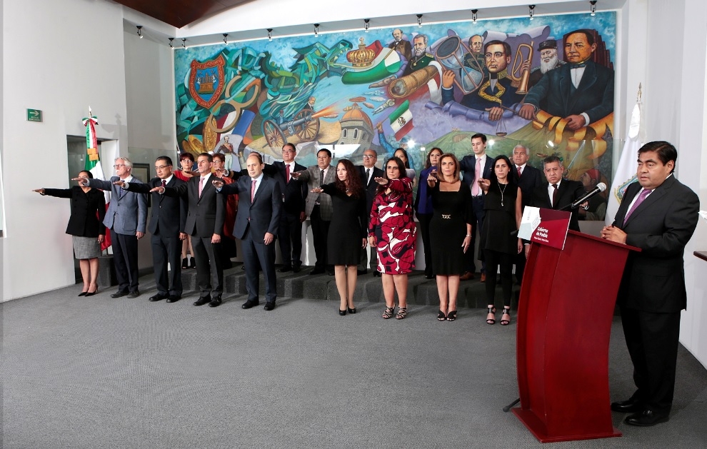 Rinde protesta el nuevo gabinete estatal de Puebla