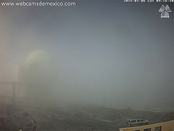 Captan nevada sobre el volcán Sierra Negra de Puebla