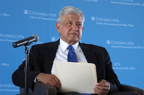 AMLO pide explicaciones a Facebook por censurar mensajes