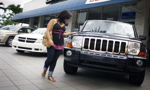 Mujeres compran el 40 por ciento de los autos en el mundo