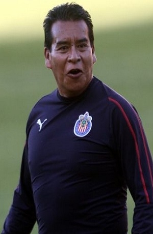 Chivas inició la era de Beto Coyote como DT