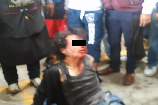 Ladrón fue vapuleado por comerciantes del tianguis de Rivera Anaya